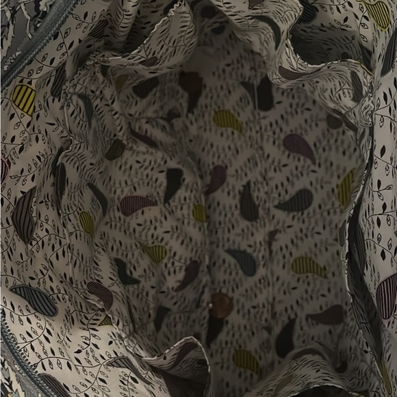 Like new Vera Bradley tote with matching makeup bag - Picture 2 of 3